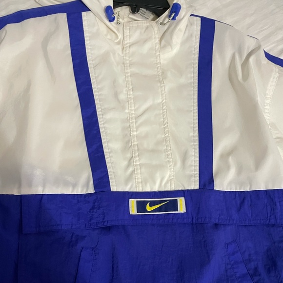 Nike Wind Breaker - Picture 7 of 10